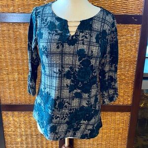 APT 9 medium stretchy lightweight sweater black and great with teal flowers